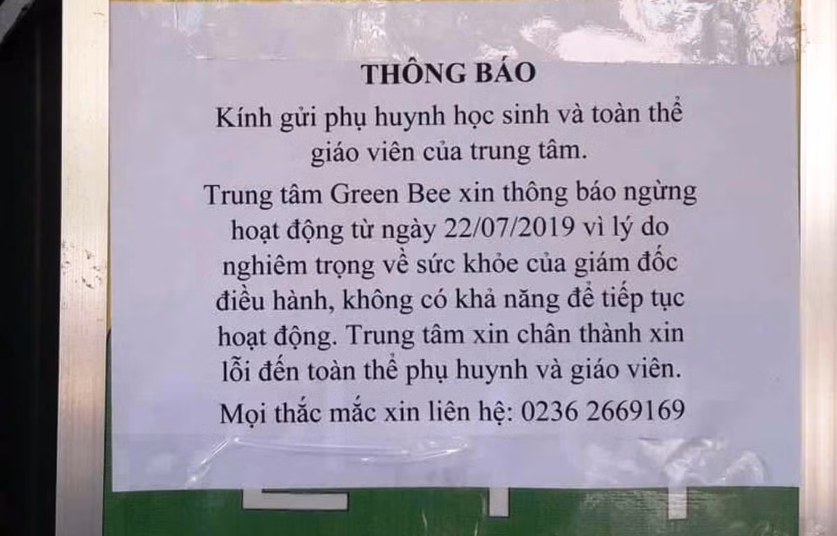 Trung tâm này chỉ dán một thông báo đơn giản bên tường khiến nhiều phụ huynh bức xúc. Ảnh: TT Trung tâm này chỉ dán một thông báo đơn giản bên tường khiến nhiều phụ huynh bức xúc. Ảnh: TT