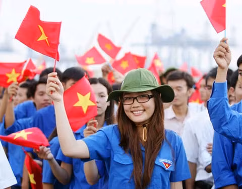 Sinh viên Thành phố Hồ Chí Minh đón đoàn hành trình.