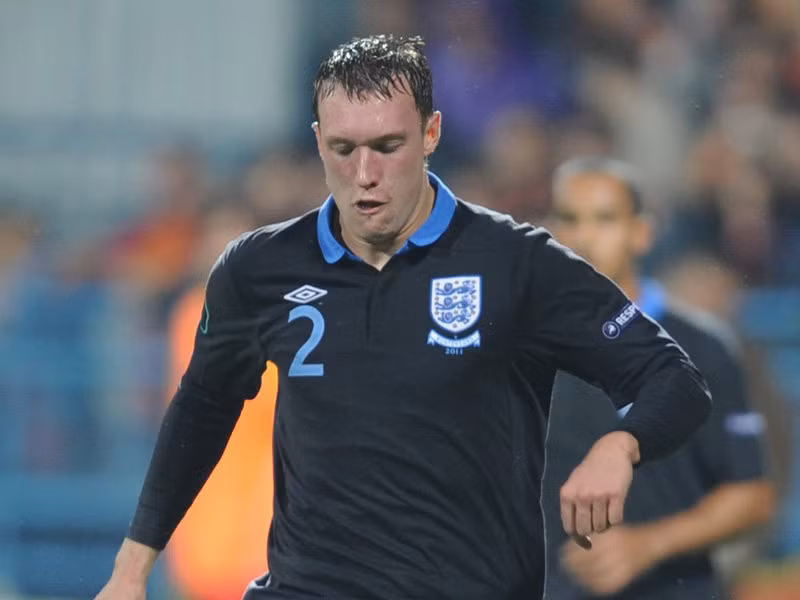 Phil Jones (Man United – Anh, 20 tuổi): Gia nhập Old Trafford từ Blackburn Rovers, Phil Jones nhanh chóng hòa nhập với lối chơi Quỷ đỏ và dần trở thành chốt chặn quan trọng ở hàng thủ Man Utd. Vì thế, Jones chính là niềm hi vọng mới của ĐT Anh ở giải bóng đá lớn nhất châu Âu tới đây.