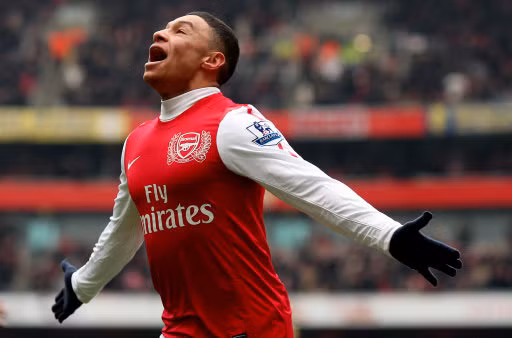 Alex Oxlade-Chamberlain (Arsenal – Anh, 19 tuổi): Alex Oxlade-Chamberlain thi đấu khá tốt trong mùa giải năm nay, tuy nhiên việc tiền vệ Arsenal được góp mặt trong khi đàn anh Aaron Lennon không được triệu tập cũng là một bất ngờ. Nhưng hãy chờ đợi xem tài năng này tỏa sáng ở Euro tới như thế nào?