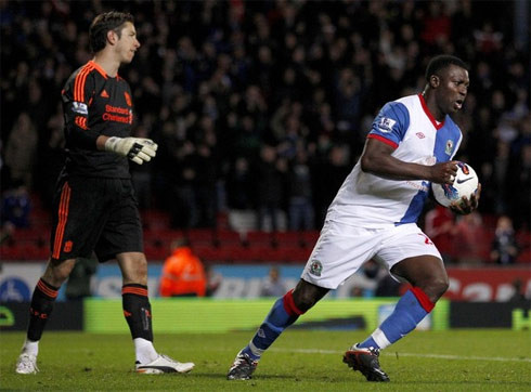 Yakubu (Chuyển tới Blackburn từ Everton dưới dạng tự do): 16 bàn thắng là thành tích mà cựu tiền đạo Everton ghi được ở Ngoại hạng Anh mùa bóng năm nay. Đây là thành công ngoài mong đợi của đội chủ sân Ewood Park, bởi trước đó anh chỉ là hàng thừa của Everton. Tuy nhiên, những đóng góp của tiền đạo người Nigeria cũng không đủ giúp “hoa hồng” trụ hạng ở mùa giải này.