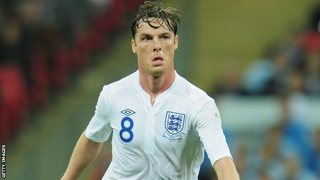 Scott Parker (Chuyển tới Tottenham từ West Ham với giá 5 triệu bảng): Parker là mẫu tiền vệ “cần cù bù thông minh”, những bước chạy không biết mệt mỏi của ngôi sao người Anh đã giúp Tottenham có chốt chặn tin cậy.