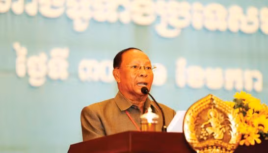 Chủ tịch danh dự CPP Heng Samrin trong phiên khai mạc đại hội bất thường. Chủ tịch danh dự CPP Heng Samrin trong phiên khai mạc đại hội bất thường.