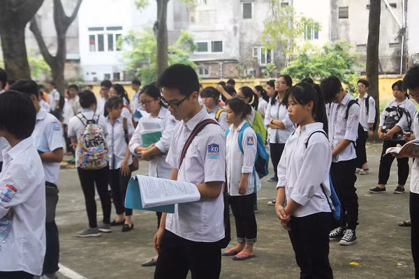 Hướng dẫn cách thức tính điểm xét tuyển vào lớp 10 ở Hà Nội (Ảnh: Thùy Linh)