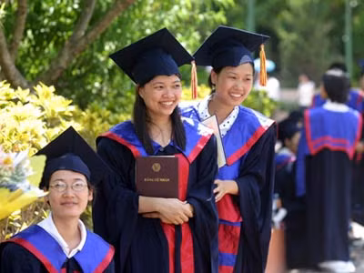 việc xoay lưng lại với hệ đào tạo tại chức và các trường ĐH dân lập là sẽ giết chết nhu cầu học tập, mong muốn nâng cao trình độ của bộ phận không nhỏ tri thức chân chính. 