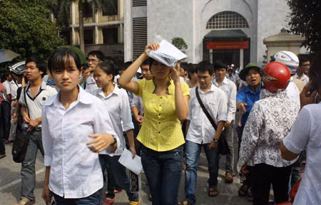 Học sinh, sinh viên sẽ chịu tác động trực tiếp nếu khung giờ học bị thay đổi.