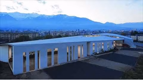 Trường Liceo Tecnico Profesional La Florida ở Santiago, Chile là một trong những thiết kế độc đáo được lựa chọn bởi Trung tâm Học tập hiệu quả của OECD. (Ảnh: Bộ Giáo dục Chile). Trường Liceo Tecnico Profesional La Florida ở Santiago, Chile là một trong những thiết kế độc đáo được lựa chọn bởi Trung tâm Học tập hiệu quả của OECD. (Ảnh: Bộ Giáo dục Chile).