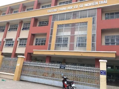 Trường trung học cơ sở Nguyễn Trãi, nơi xảy ra mâu thuẫn của thầy A và nữ đồng nghiệp (ảnh: P.L) Trường trung học cơ sở Nguyễn Trãi, nơi xảy ra mâu thuẫn của thầy A và nữ đồng nghiệp (ảnh: P.L)