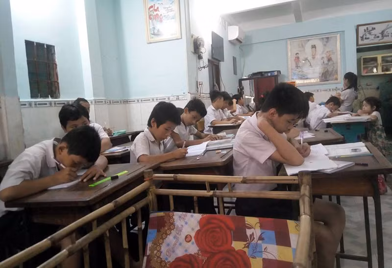 Các em học sinh lớp học tình thương Phước Thiện. (Ảnh: H.L) Các em học sinh lớp học tình thương Phước Thiện. (Ảnh: H.L)