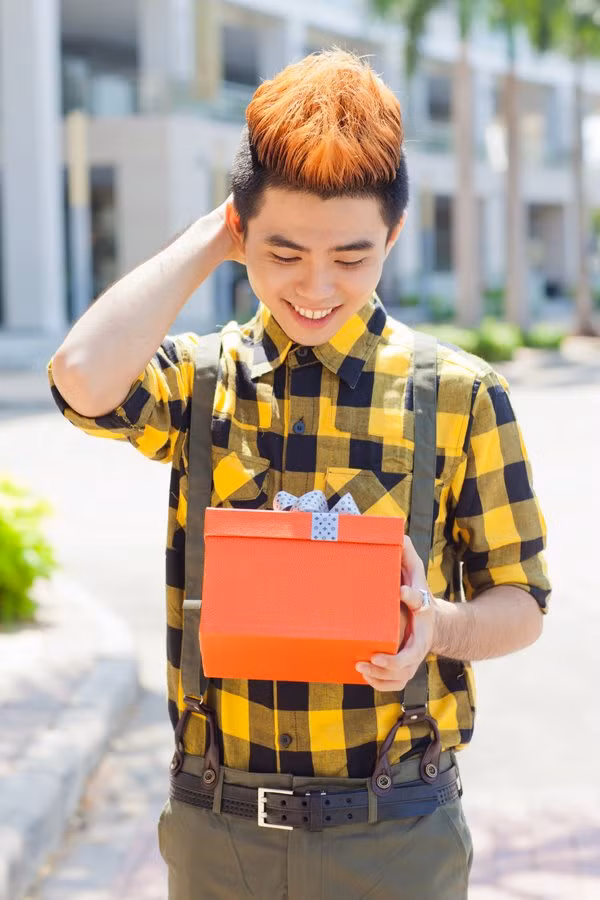 Will thì mang đến hộp quà to chưa này!
