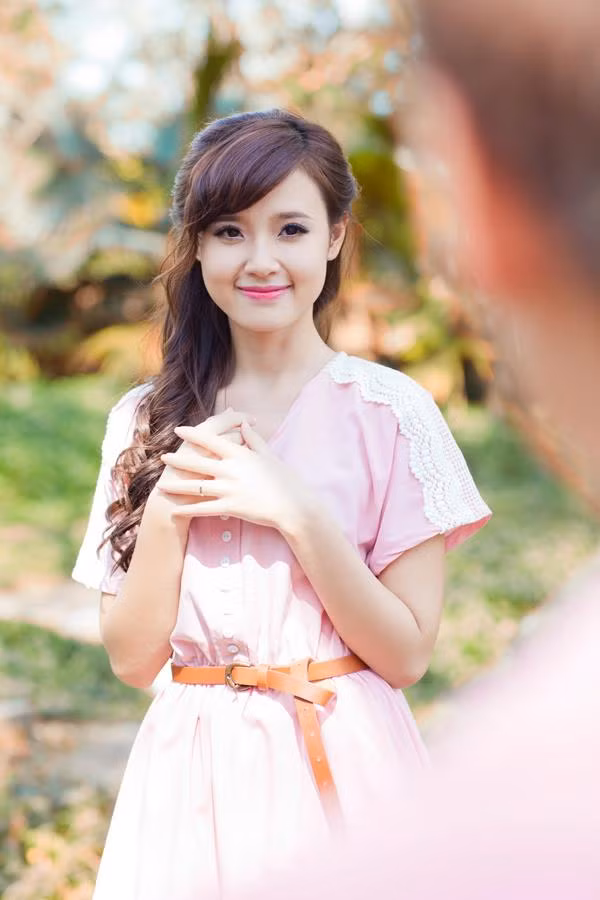 Chàng xuất hiện thật ngọt ngào bên chùm bóng bay