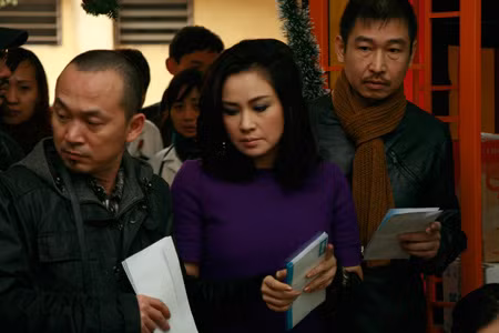 Ngày 17/2, Quốc Trung - Thanh Lam và ca sĩ Tùng Dương, họa sĩ Lê Thiết Cương, họa sĩ Đào Hải Phong đã dành cả ngày ở các bệnh viện K, bệnh viện Nhi, bệnh viên Huyết học truyền máu để thăm hỏi và trao quà cho các em nhỏ bị bệnh hiểm nghèo. (Theo Đất Việt)
