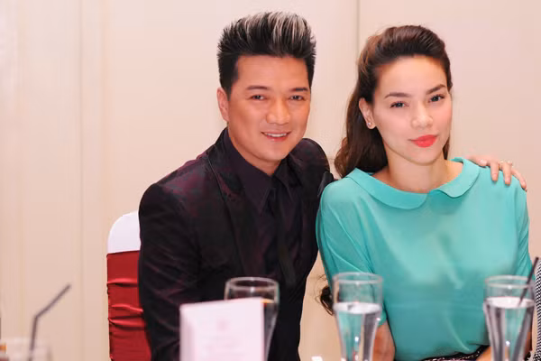 Đến dự ngày vui của Phan Đinh Tùng - Thái Ngọc Bích có cặp ca sỹ "quyền lực" của showbiz Việt Đàm Vĩnh Hưng và Hồ Ngọc Hà (Theo Ngôi Sao) >Chùm ảnh lễ cưới Phan Đinh Tùng / >Sao 'nổi loạn' trong tiệc cưới