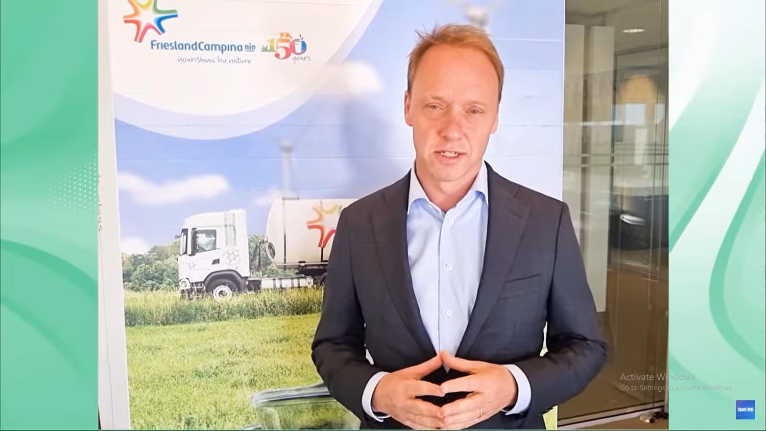Ông Hein Schumacher, Tổng Giám đốc toàn cầu của Tập đoàn FrieslandCampina gửi lời cảm ơn đến Chính phủ Việt Nam, đến các đối tác kinh doanh và nhà cung cấp, hàng triệu người tiêu dùng Việt Nam. Ông Hein Schumacher, Tổng Giám đốc toàn cầu của Tập đoàn FrieslandCampina gửi lời cảm ơn đến Chính phủ Việt Nam, đến các đối tác kinh doanh và nhà cung cấp, hàng triệu người tiêu dùng Việt Nam.