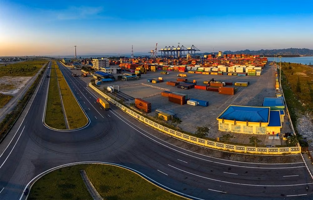 Hải Phòng phấn đấu mục tiêu đến năm 2025, trở thành trọng điểm kinh tế biển của cả nước, trung tâm dịch vụ logistics quốc gia. (Ảnh: Cổng thông tin điện tử Thành phố Hải Phòng)