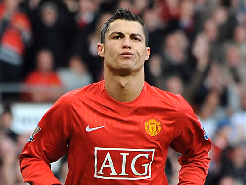 Ronaldo đến Real với mức phí chuyển nhượng kỷ lục 80 triệu bảng.