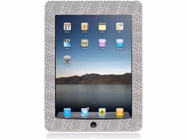 Mervis Diamond iPad Giá: 20.000 USD Đây có thể nói là chiếc iPad được nạm kim cương đầu tiên trên thế giới. Chiếc máy tính bảng sang trọng này được thiết kế bởi Mervis Diamond Importers, công ty chuyên nhập khẩu kim cương chất lượng nhất thế giới. Chiếc Ipad được nạm 11.43 carat kim cương với 2 loại: kim cương G/H (loại gần như không màu) và VS2/SI1 (loại mỏng và cực mỏng).