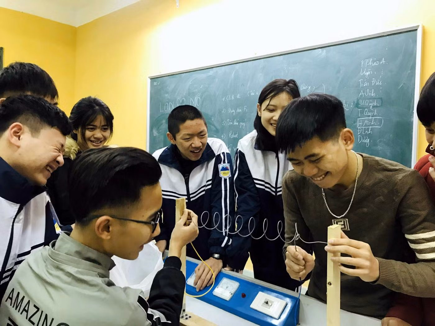 Trong thực tế các trường sẽ xảy ra hiện tượng giáo viên thừa thiếu cục bộ, vấn đề này sẽ giải quyết thế nào? Ảnh minh họa: T.D.
