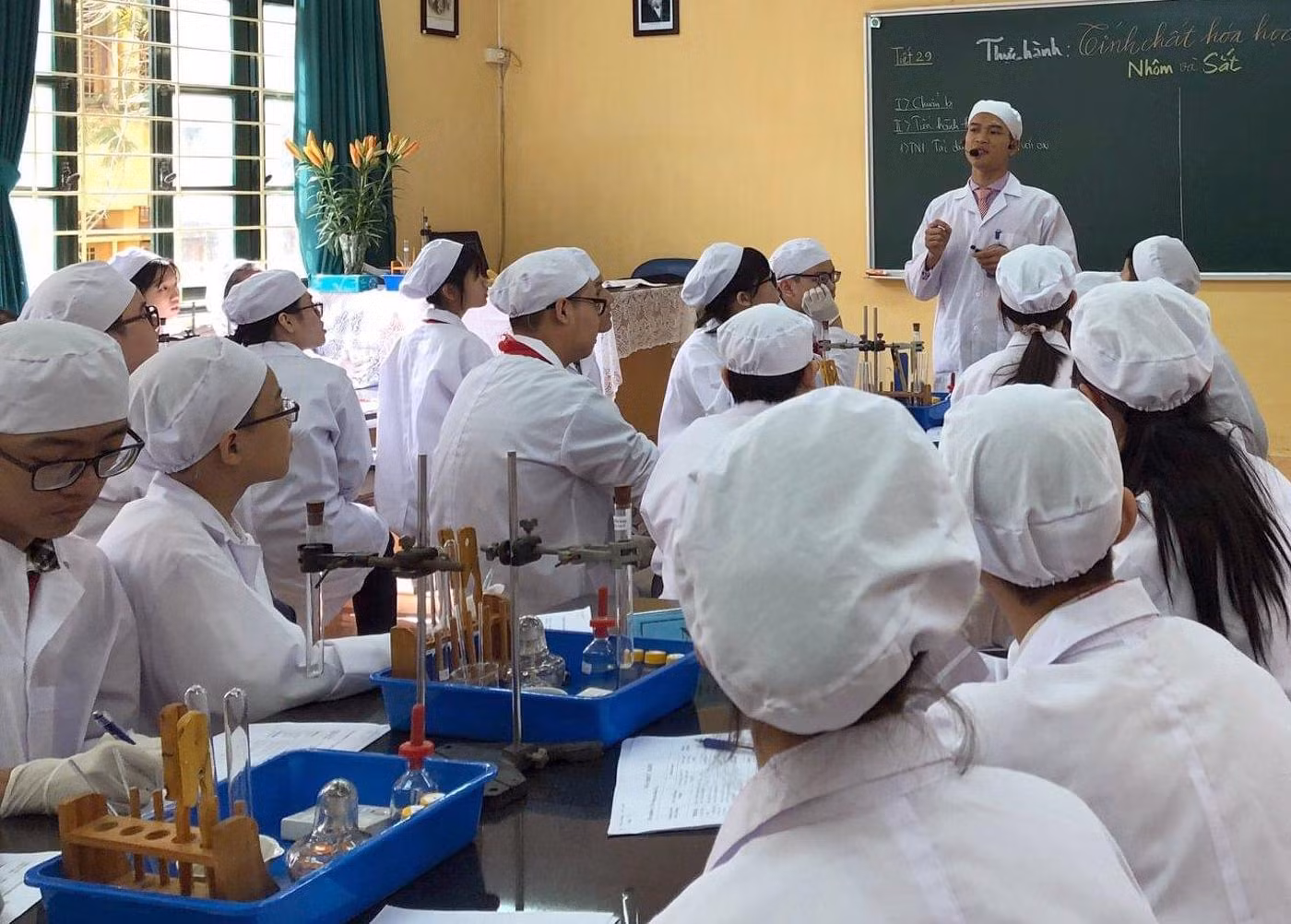 Học sinh trường Trung học cơ sở Thái Thịnh (quận Đống Đa, Hà Nội) trong giờ học môn Khoa học tự nhiên. Ảnh: NTCC. Học sinh trường Trung học cơ sở Thái Thịnh (quận Đống Đa, Hà Nội) trong giờ học môn Khoa học tự nhiên. Ảnh: NTCC.