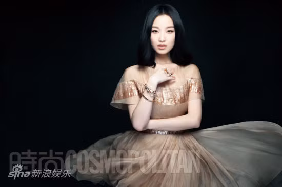 Sinh năm 1988, Nghê Ni là cái tên mới trong làng giải trí Trung Quốc. Kim lăng thập tam thoa cũng là bộ phim đầu tiên của cô gái sinh ra ở Nam Kinh này. Sinh năm 1988, Nghê Ni là cái tên mới trong làng giải trí Trung Quốc. Kim lăng thập tam thoa cũng là bộ phim đầu tiên của cô gái sinh ra ở Nam Kinh này.