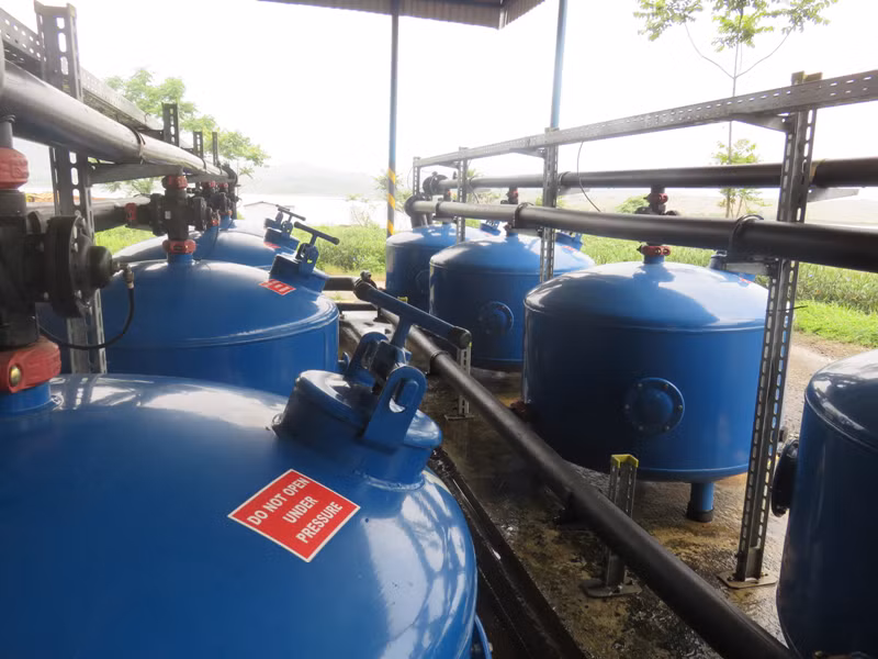 Nguồn nước này được lấy trực tiếp từ hồ sông Sào phía trước mặt, qua hệ thống xử lý, lọc nước của Amiad, tối tân một công nghệ lọc nước hiện đại đảm bảo nước có tiêu chuẩn sạch và tinh khiết…