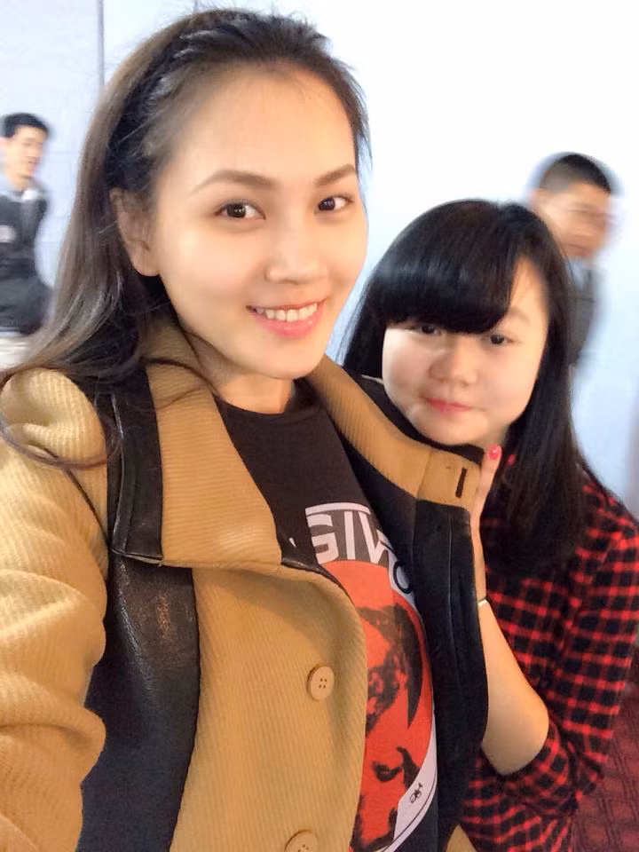Bố chồng Ngọc Thạch - ông Đỗ Văn Bình đang giữ chức Chủ tịch công ty Cổ phần Đại Dương với nhiều công ty con như: Công ty CPDTXD và HTPTVT Phúc An – Hà Nội, công ty cổ phần Thủy điện Sông Bạc, công ty Ngôi Sao – Bắc Ninh. Công ty với rất nhiều dự án lớn, tiêu biểu dự án trọng điểm của tỉnh Hà Giang, Thủy điện Sông Bạc với tổng vốn đầu tư là 1.300 tỉ đồng, trong đó 20% (gần 597 tỉ đồng) là vốn tự có. Bố chồng Ngọc Thạch - ông Đỗ Văn Bình đang giữ chức Chủ tịch công ty Cổ phần Đại Dương với nhiều công ty con như: Công ty CPDTXD và HTPTVT Phúc An – Hà Nội, công ty cổ phần Thủy điện Sông Bạc, công ty Ngôi Sao – Bắc Ninh. Công ty với rất nhiều dự án lớn, tiêu biểu dự án trọng điểm của tỉnh Hà Giang, Thủy điện Sông Bạc với tổng vốn đầu tư là 1.300 tỉ đồng, trong đó 20% (gần 597 tỉ đồng) là vốn tự có.