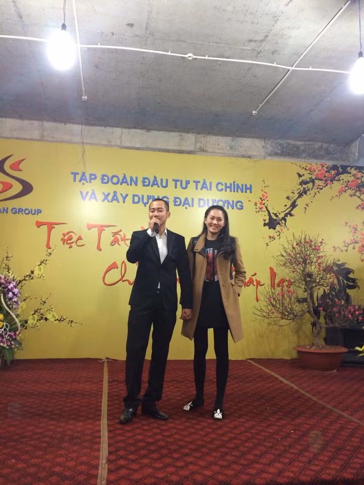 Ngọc Thạch và 'thiếu gia' Đỗ Bình Dương vừa kết hôn vào tháng 9 vừa qua. Chi phí cho đám cưới trong mơ của Ngọc Thạch và người chồng giàu có ước tính khoảng 7 tỷ đồng, được xếp vào loại hoành tráng nhất nhì showbiz Việt. Ngọc Thạch và 'thiếu gia' Đỗ Bình Dương vừa kết hôn vào tháng 9 vừa qua. Chi phí cho đám cưới trong mơ của Ngọc Thạch và người chồng giàu có ước tính khoảng 7 tỷ đồng, được xếp vào loại hoành tráng nhất nhì showbiz Việt.