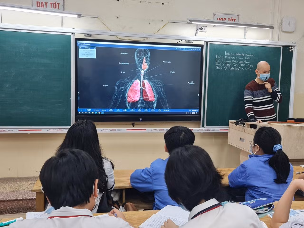 Phòng học thông minh của Trường Trung học cơ sở Hồng Bàng (Ảnh: Lã Tiến)