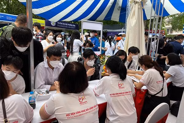 Gần 10 tỷ đồng được Học viện Công nghệ Bưu chính Viễn thông cấp cho sinh viên để khuyến khích học tập. Ảnh: portal.ptit.edu.vn