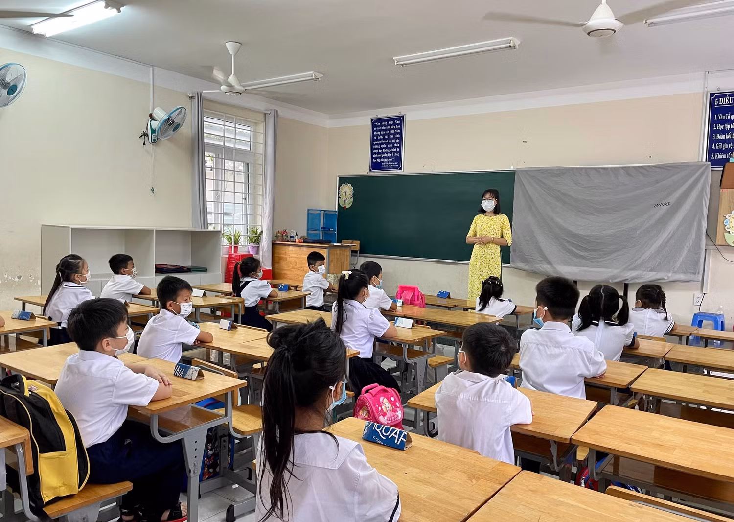 Dù tiến độ mua sắm trang thiết bị dạy học bị ảnh hưởng nhưng việc dạy và học theo chương trình giáo dục phổ thông mới của học sinh ở Bà Rịa - Vũng Tàu không bị ảnh hưởng quá nhiều. Ảnh: baobariavungtau.com.vn