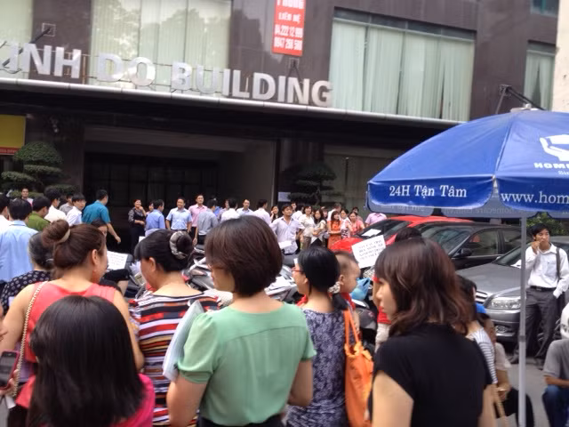 Cư dân 93 Lò Đúc hoảng loạn vì "côn đồ" có mặt trong khu nhà mình sinh sống Cư dân 93 Lò Đúc hoảng loạn vì "côn đồ" có mặt trong khu nhà mình sinh sống