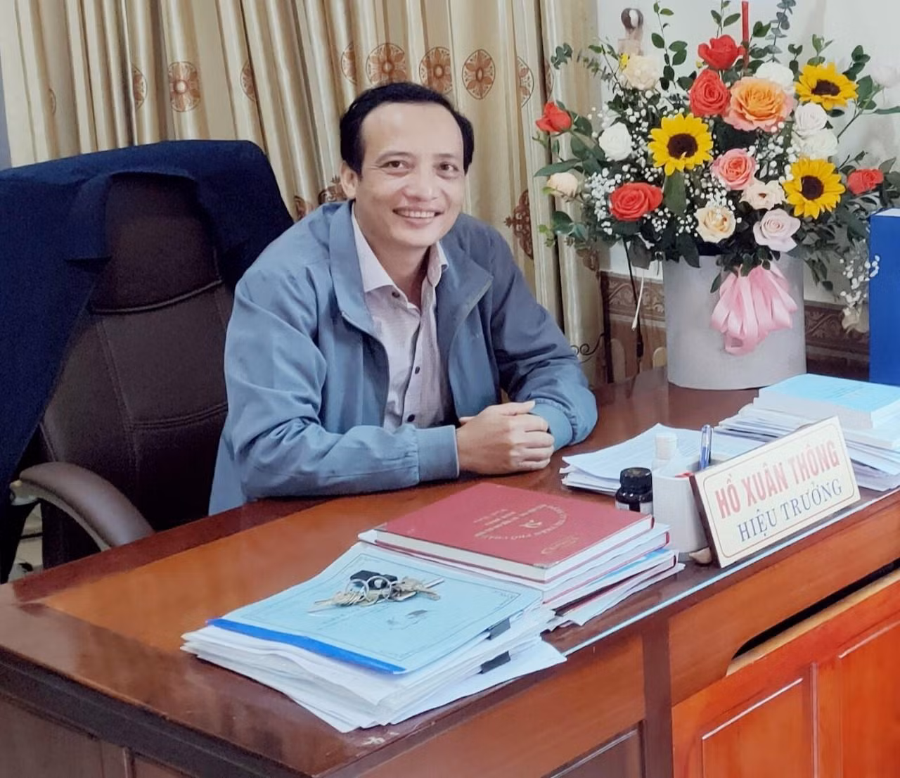 Thầy Hồ Xuân Thông, hiệu trưởng Trường Tiểu học thị trấn Phố Châu, Hương Sơn, Hà Tĩnh