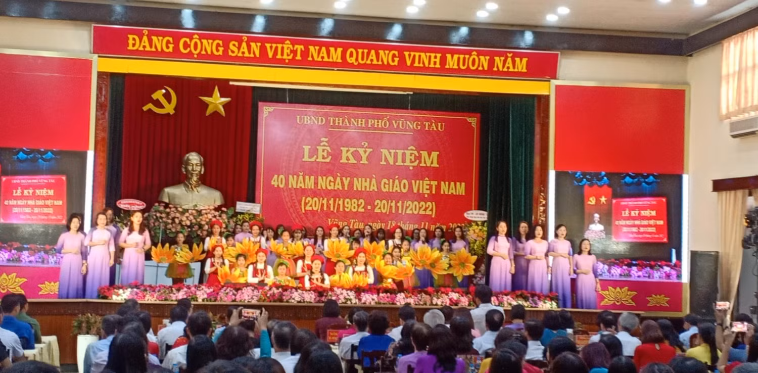 Tiết mục văn nghệ mừng Ngày Nhà giáo Việt Nam của Trường Tiểu học Quang Trung (Vũng Tàu)