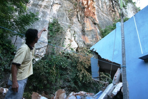 Hiện trường vụ sập núi đá