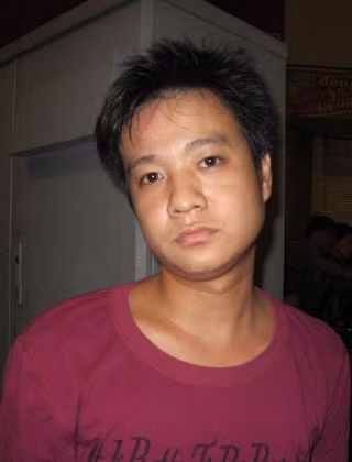 Thanh niên này bỏ chạy và tự ngã Thanh niên này bỏ chạy và tự ngã