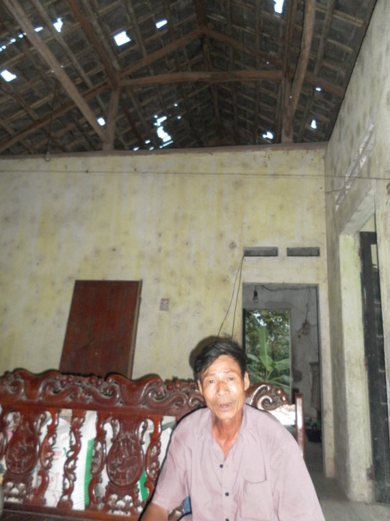 Ông Nguyễn Văn Khải, xóm 17, xã Đông Thành, Thanh Ba (Phú Thọ) trả lời phỏng vấn của phóng viên Ông Nguyễn Văn Khải, xóm 17, xã Đông Thành, Thanh Ba (Phú Thọ) trả lời phỏng vấn của phóng viên