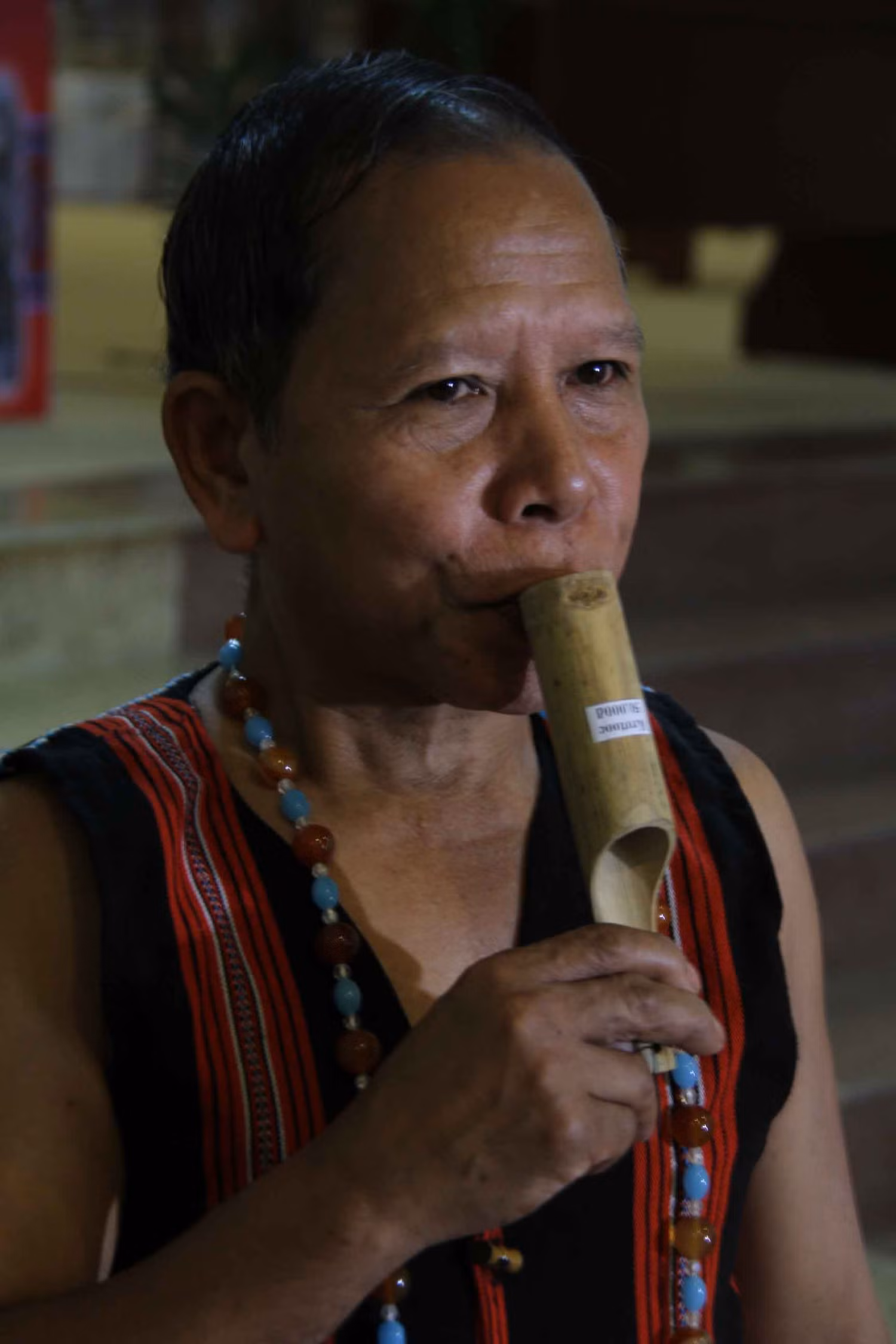 Trong quá trình hình thành và phát triển, đồng bào Cơ tu đã sáng tạo, gìn giữ và lưu truyền những nghề thủ công truyền thống độc đáo của dân tộc mình, trưng bày giới thiệu 03 nghề thủ công tiêu biểu của đồng bào Cơ tu: nghề dệt, nghề đan mây tre và nghề điêu khắc gỗ.