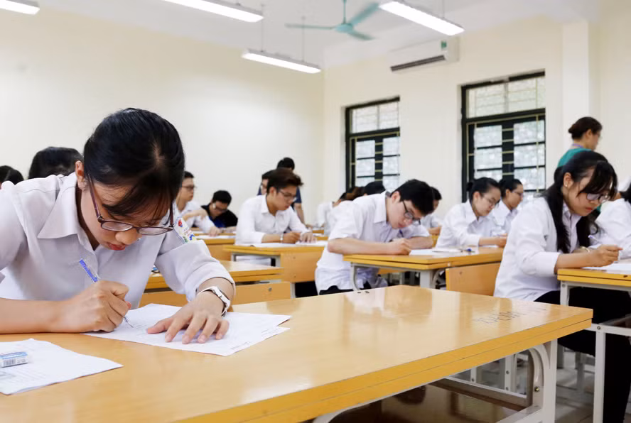 Giảm 1/3 số đầu điểm kiểm tra học kì 2 năm học 2019-2020 bậc trung học cơ sở và trung học phổ thông (Ảnh minh họa, nguồn: Báo Hà Nội mới) Giảm 1/3 số đầu điểm kiểm tra học kì 2 năm học 2019-2020 bậc trung học cơ sở và trung học phổ thông (Ảnh minh họa, nguồn: Báo Hà Nội mới)