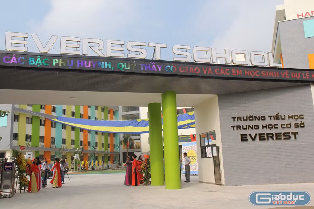 Trường Everest kêu gọi phụ huynh đóng góp ở mức 40% học phí để trang trải chi phí vận hành và nâng cao thu nhập cho giáo viên.(Ảnh minh họa: Thùy Linh) Trường Everest kêu gọi phụ huynh đóng góp ở mức 40% học phí để trang trải chi phí vận hành và nâng cao thu nhập cho giáo viên.(Ảnh minh họa: Thùy Linh)