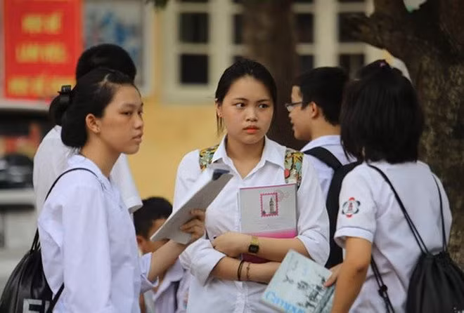 Hà Nội quyết định thay đổi kế hoạch tuyển sinh vào lớp 10 năm học 2020 - 2021 với việc chỉ thi 3 môn thi là Toán, Văn, Ngoại ngữ thay vì 4 môn như quyết định trước đó. (Ảnh minh họa: Nguồn VTC)