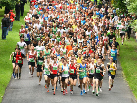 Giải chạy bán marathon (21 km) và marathon (42 km); và thi đấu ba môn kết hợp (gồm chạy, xe đạp, bơi). Phoenix là địa điểm lý tưởng để tổ chức các hoạt động thể thao ngoài trời, nhất là các hoạt động thu hút hàng ngàn người tham dự.