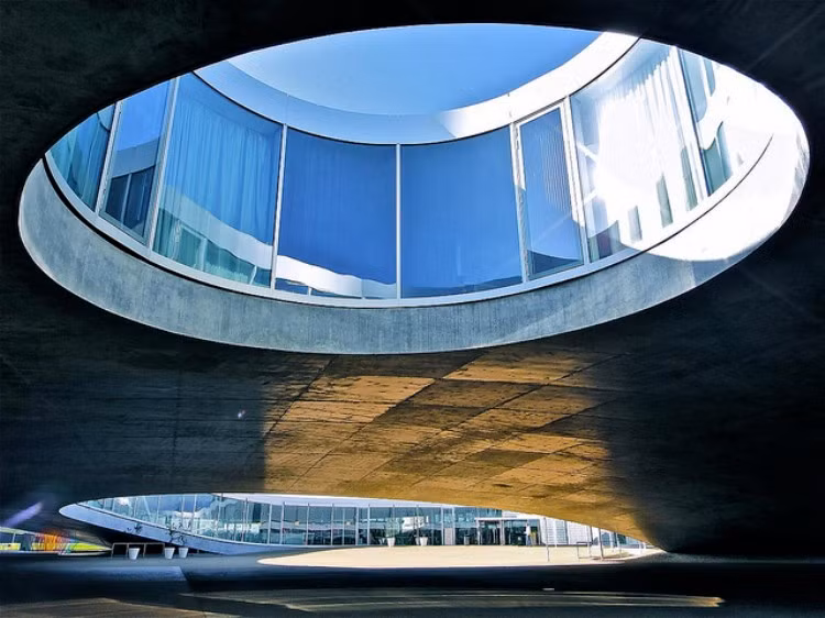 61. École Polytechnique Fédérale de Lausanne, Switzerland