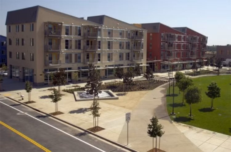 Trường Đại học California Davis là một trong những trường đại học danh tiếng của Mỹ, thu hút được rất nhiều sinh viên giỏi của nước Mỹ và nhiều nước trên thế giới. Trường được thành lập năm 1905 như là một trang trại đại học giữa các cánh đồng phì nhiêu của thung lũng trung tâm của bang California. Trường Đại học California Davis là một trong những trường đại học danh tiếng của Mỹ, thu hút được rất nhiều sinh viên giỏi của nước Mỹ và nhiều nước trên thế giới. Trường được thành lập năm 1905 như là một trang trại đại học giữa các cánh đồng phì nhiêu của thung lũng trung tâm của bang California.
