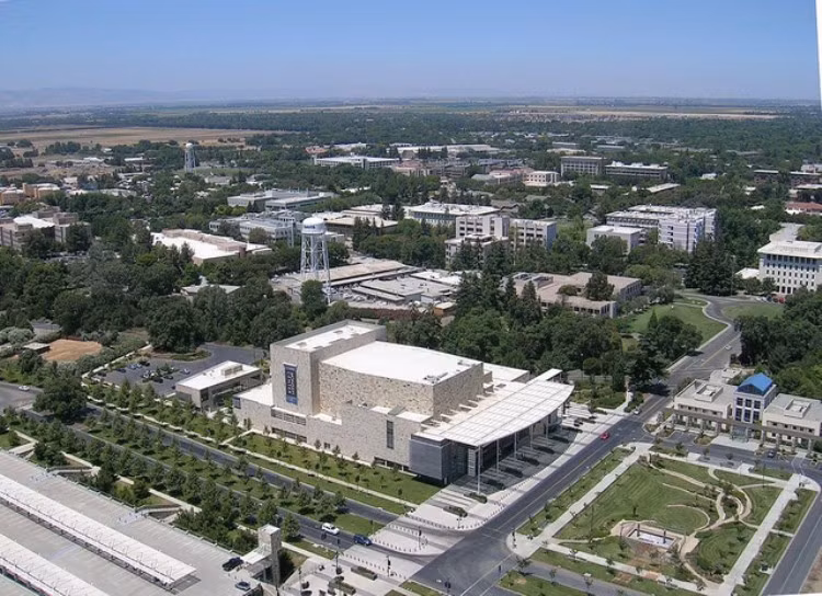 45. University of California, Davis - United States Trường Đại học California Davis (UC Davis - The University of California, Davis, www.ucdavis.edu) là một trong 10 trường đại học thuộc hệ thống các Trường Đại học California (University of California system). Hệ thống các Trường Đại học California được thành lập năm 1868 và trở thành hệ thống giáo dục bậc cao hàng đầu của nước Mỹ. 45. University of California, Davis - United States Trường Đại học California Davis (UC Davis - The University of California, Davis, www.ucdavis.edu) là một trong 10 trường đại học thuộc hệ thống các Trường Đại học California (University of California system). Hệ thống các Trường Đại học California được thành lập năm 1868 và trở thành hệ thống giáo dục bậc cao hàng đầu của nước Mỹ.