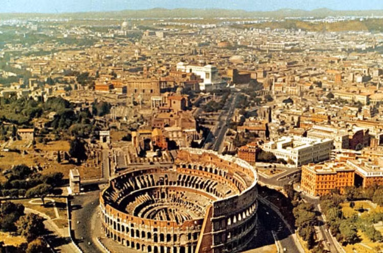Tùy vào mỗi thành phố mà mức chênh lệch về chi phí sẽ khác nhau. Thuê nhà ở Rome đắt hơn nhiều so với các thành phố khác như Milan, Turin hay Naples nhưng giá sinh hoạt phí có vẻ dễ thở hơn… Trung bình du học sinh nếu không được tài trợ toàn phần sẽ trả 200€ (~5 triệu VNĐ) chi phí sinh hoạt. Nhưng bù lại, nhà chủ sẽ sắm sửa tất cả các thứ cho bạn rất tiện nghi đầy đủ. Tùy vào mỗi thành phố mà mức chênh lệch về chi phí sẽ khác nhau. Thuê nhà ở Rome đắt hơn nhiều so với các thành phố khác như Milan, Turin hay Naples nhưng giá sinh hoạt phí có vẻ dễ thở hơn… Trung bình du học sinh nếu không được tài trợ toàn phần sẽ trả 200€ (~5 triệu VNĐ) chi phí sinh hoạt. Nhưng bù lại, nhà chủ sẽ sắm sửa tất cả các thứ cho bạn rất tiện nghi đầy đủ.