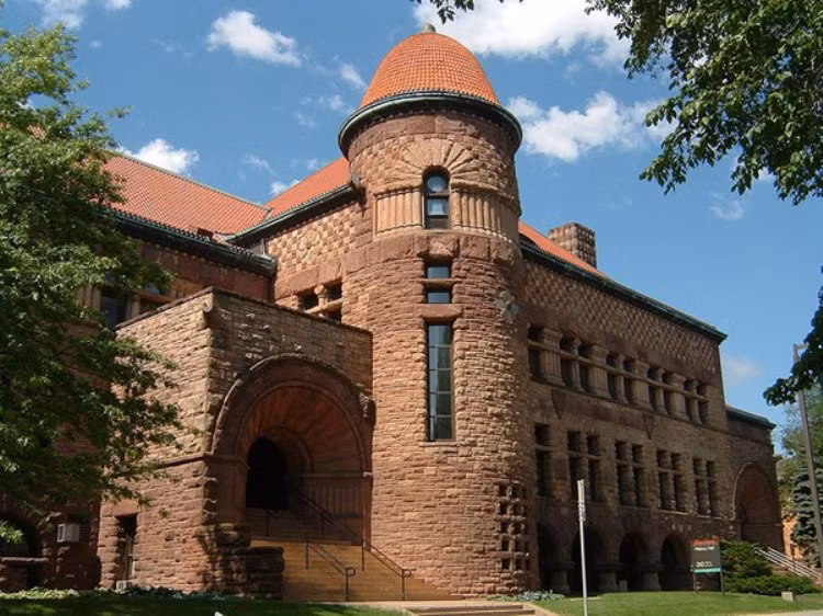 47. University of Minnesota, United States Minnessota là một tiểu bang vùng Trung Tây của Hoa Kỳ. Minnessota có hai thành phố rất lớn là St. Paul và Mineapolis với hệ thống nhà cao tầng và cầu đi bộ hiện đại vào bậc nhất thế giới.