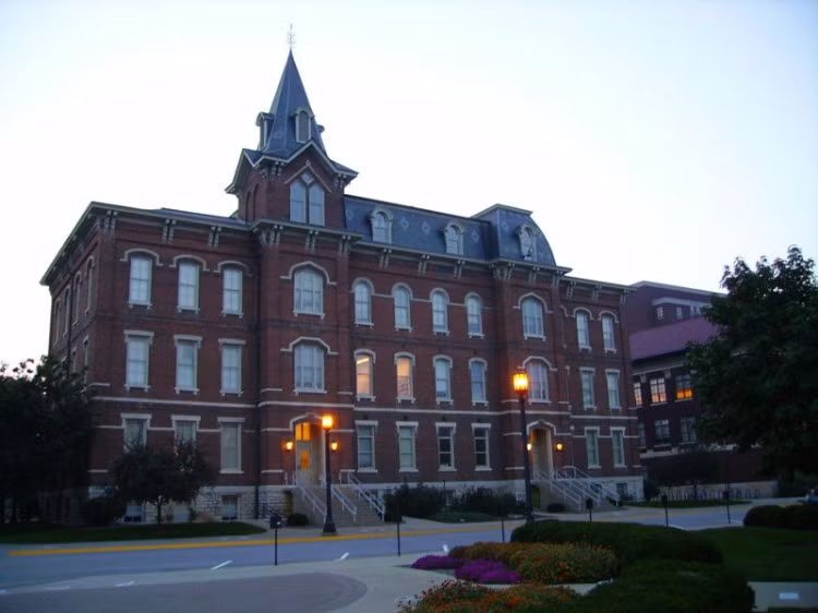 Đại học Purdue là đại học đầu tiên trên thế giới cung cấp những chương trình đào tạo về khoa học hàng không (aeronautics).