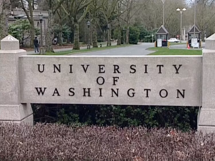 28. University of Washington. Đại học Washington được sáng lập vào năm 1782 dưới sự bảo trợ của tổng thống Mỹ đầu tiên George Washington. Trường được xếp hạng trong top 100 đại học khoa học xã hội và nhân văn tại Mỹ theo US News and World Report. Trường đặt tại Chestertown, bang Maryland cách thủ đô Washington D.C, Baltimore và Philadelphia 120 km. 28. University of Washington. Đại học Washington được sáng lập vào năm 1782 dưới sự bảo trợ của tổng thống Mỹ đầu tiên George Washington. Trường được xếp hạng trong top 100 đại học khoa học xã hội và nhân văn tại Mỹ theo US News and World Report. Trường đặt tại Chestertown, bang Maryland cách thủ đô Washington D.C, Baltimore và Philadelphia 120 km.
