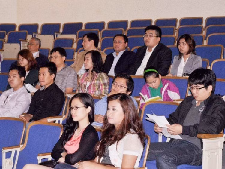 Lưu học sinh Việt dự Hội thảo biển Đông tại ĐH Harvard. Lưu học sinh Việt dự Hội thảo biển Đông tại ĐH Harvard.