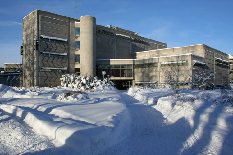 Lahti Polytechnic Trường Đại học Khoa học Ứng dụng Lahti được thành lập vào mùa thu năm 1991 nằm tại Phía Nam Phần Lan thuộc thành phố Lahti. Trường chuyên đào tạo các lĩnh vực như: Kinh doanh, thiết kế, nghệ thuật, âm nhạc, quản trị khách sạn, chăm sóc sức khoẻ, công nghệ, kỹ sư và viễn thông. Một số chuyên ngành đào tạo dành cho sinh viên quốc tế như Thương mại quốc tế, Quản trị Kinh doanh quốc tế và Công nghệ thông tin. Lahti Polytechnic Trường Đại học Khoa học Ứng dụng Lahti được thành lập vào mùa thu năm 1991 nằm tại Phía Nam Phần Lan thuộc thành phố Lahti. Trường chuyên đào tạo các lĩnh vực như: Kinh doanh, thiết kế, nghệ thuật, âm nhạc, quản trị khách sạn, chăm sóc sức khoẻ, công nghệ, kỹ sư và viễn thông. Một số chuyên ngành đào tạo dành cho sinh viên quốc tế như Thương mại quốc tế, Quản trị Kinh doanh quốc tế và Công nghệ thông tin.